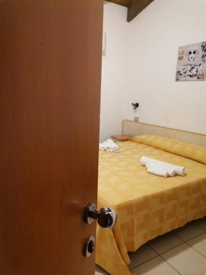 Hotel Alex リミニ エクステリア 写真
