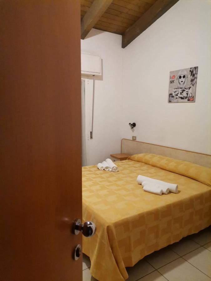 Hotel Alex リミニ エクステリア 写真