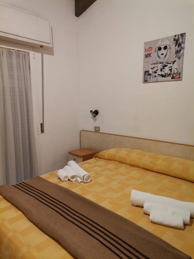 Hotel Alex リミニ エクステリア 写真
